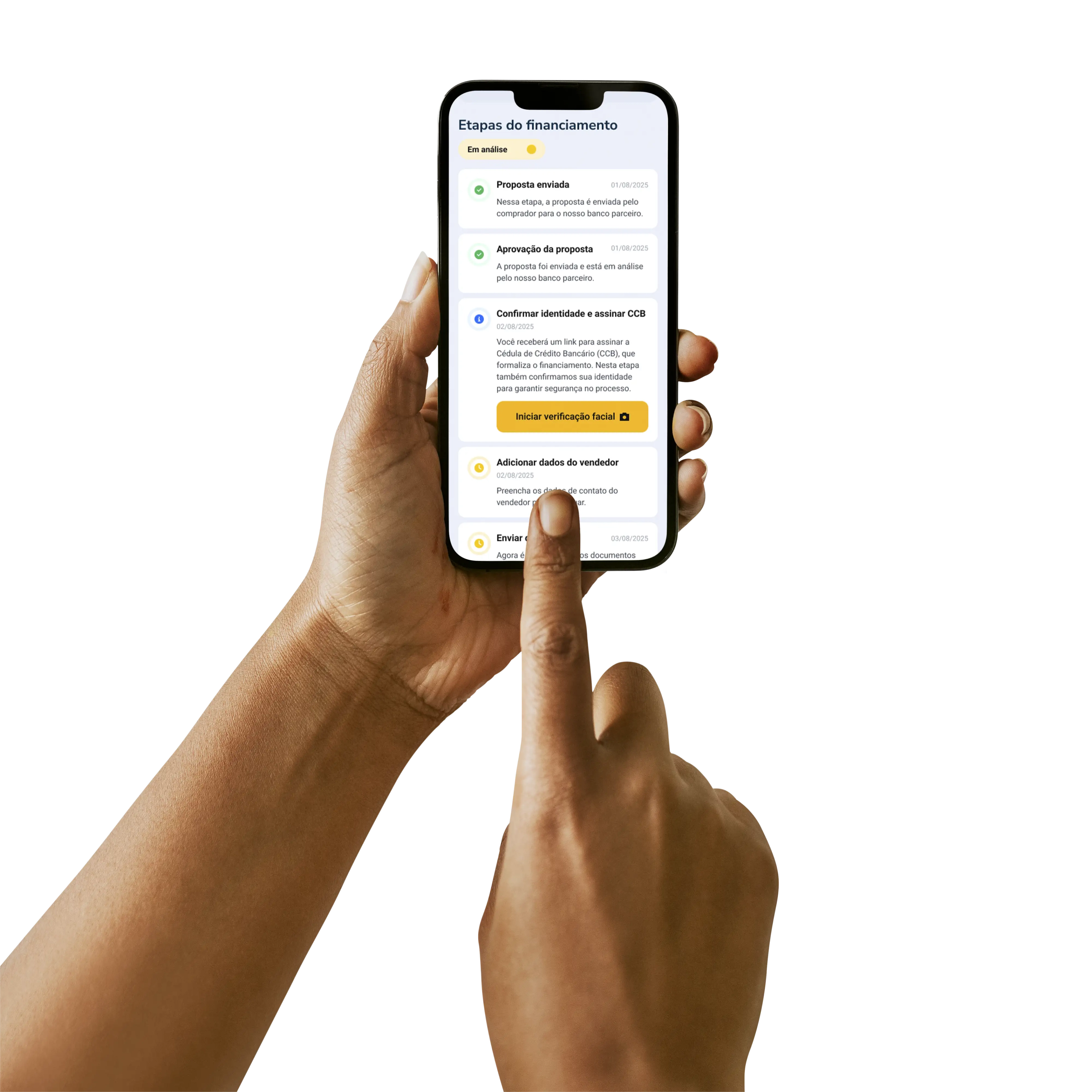 Pessoa utilizando smartphone para acessar a Credicarro